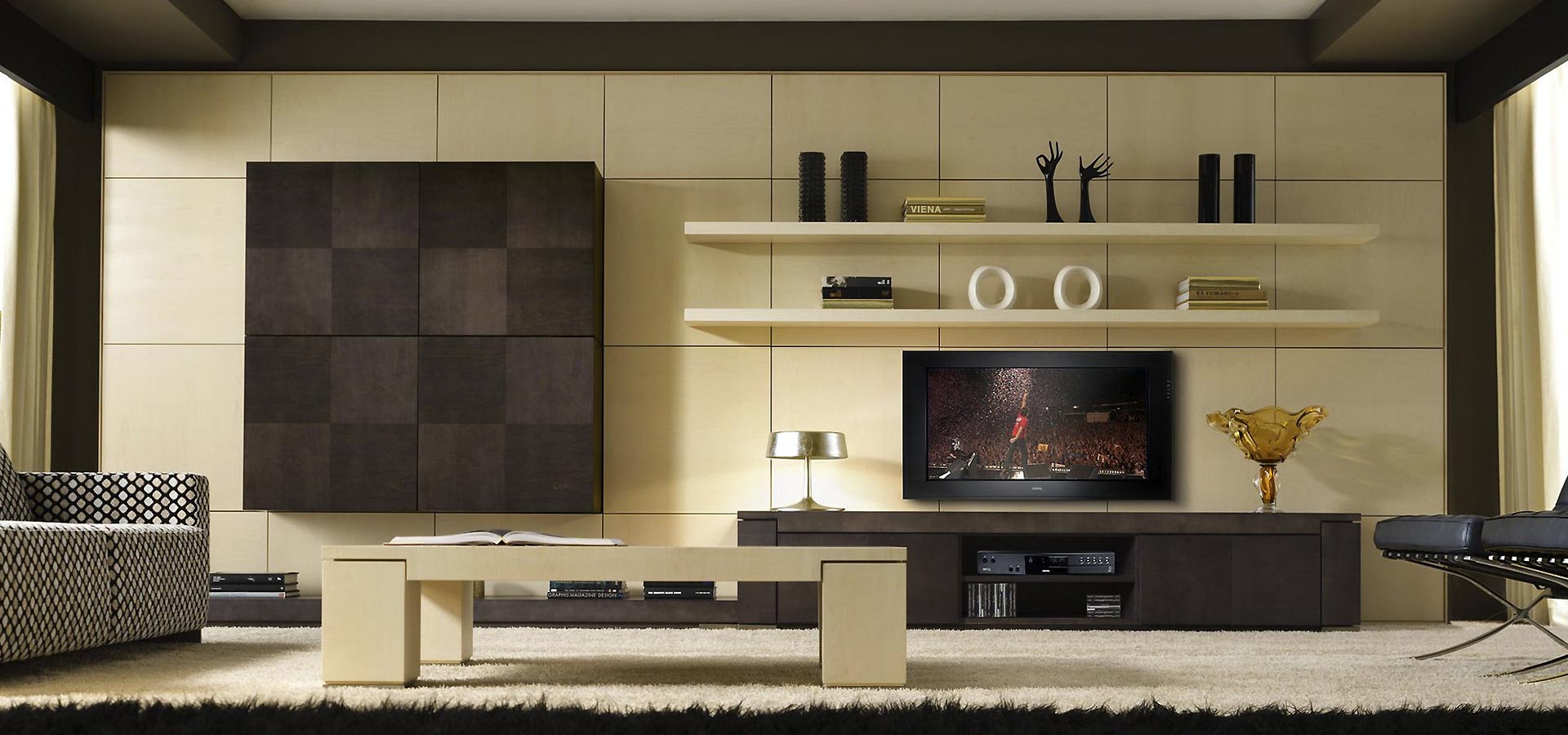 Moble amb panells de fusta per tv